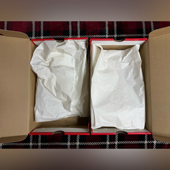 Nike Roshie One Shoe Boxes (2) - Picture 4 of 5